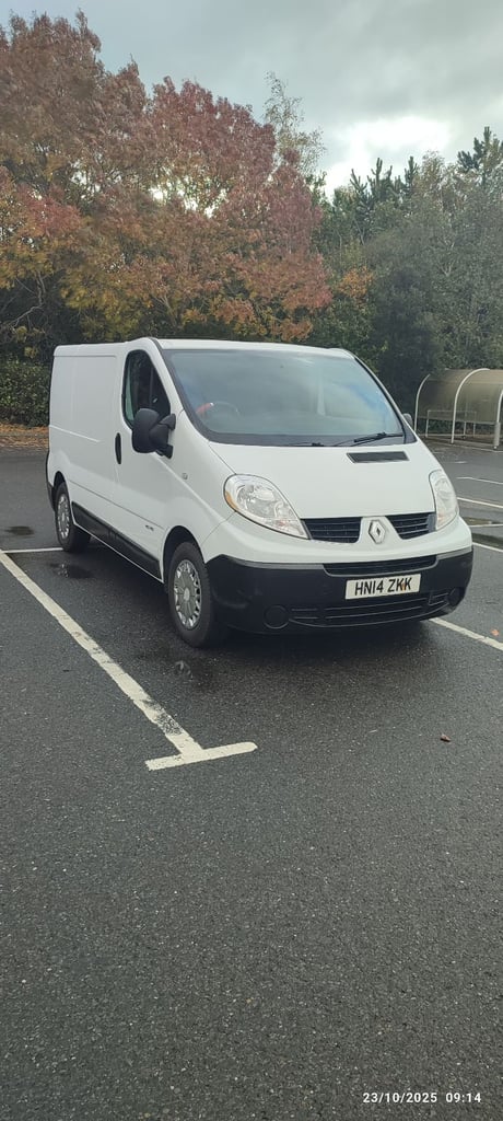 Renault Trafic Traffic van SWB 1996 cc ( 2.0L ) day work delivery van start up business vehicle 