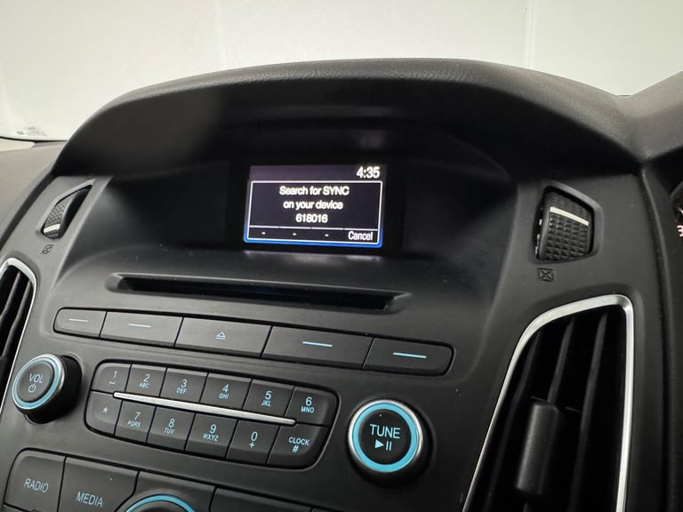 2015 Ford Focus 1.0 EcoBoost 125 Zetec 5dr HATCHBACK PETROL Manual