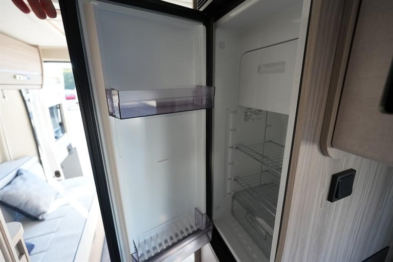 Elddis Chatsworth CV40 FIAT 3 BERTH 4 TRAVEL SEAT MOTORHOME