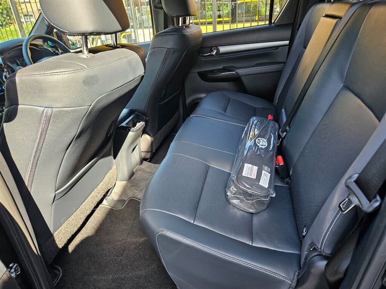 2025 Toyota Hilux INVINCIBLE X 2025 (25)  2000 miles Pick Up Diesel/Ele Automatic