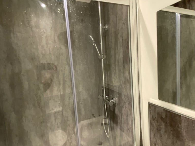 TOP QUALITY DOUBLE EN SUITE ROOM TO LET 