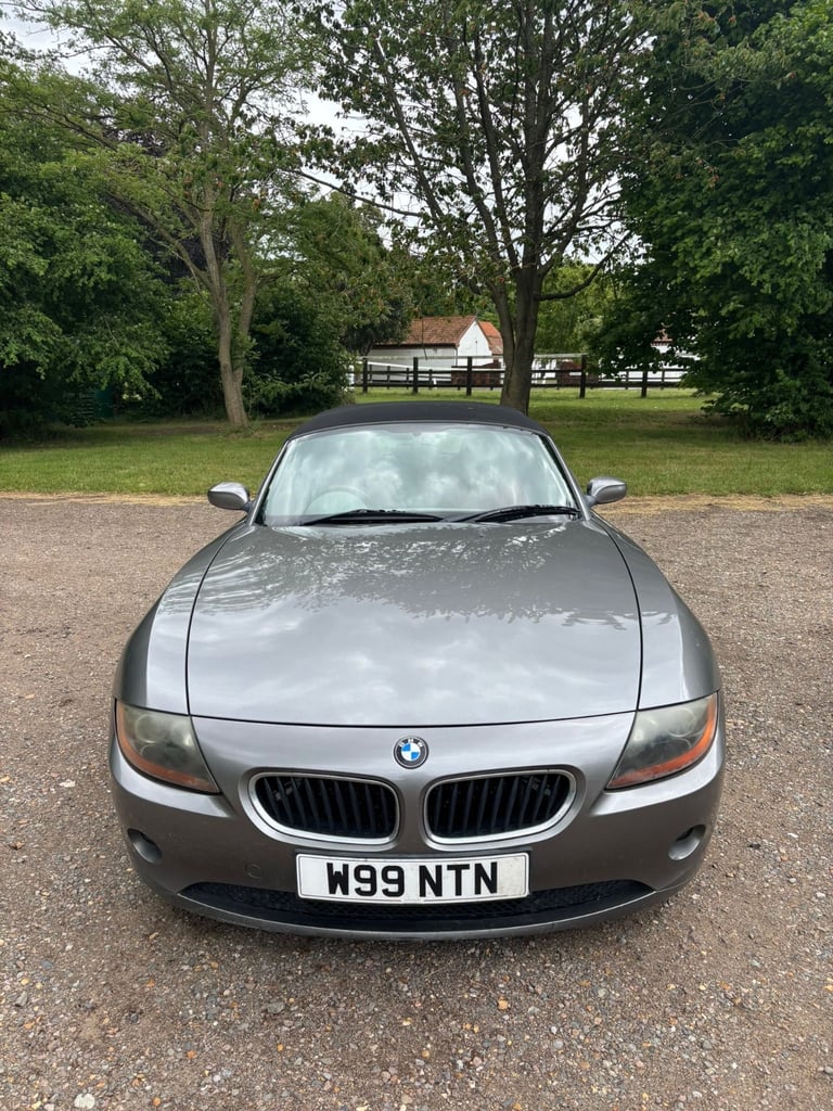 BMW Z4 SE 2.2 2004 in grey 