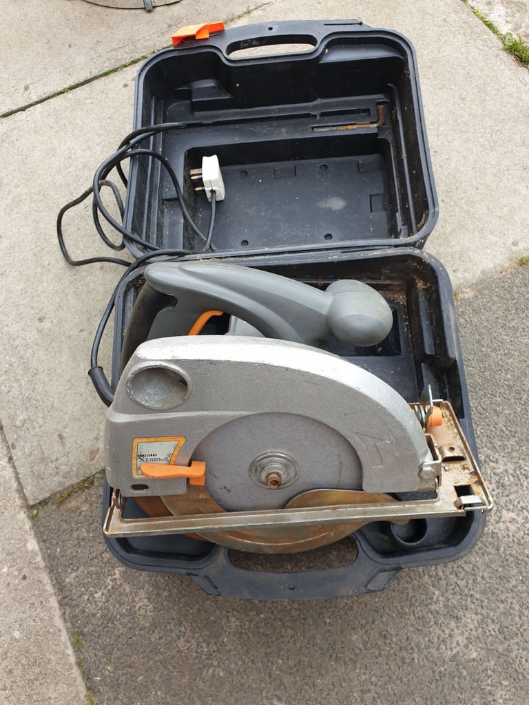 CHALLENGE XTREME 1500W 185MM CIRCULAR SAW + STORAGE CASE IN GOOD WORKING ORDER + CAN BE SEEN WORKING