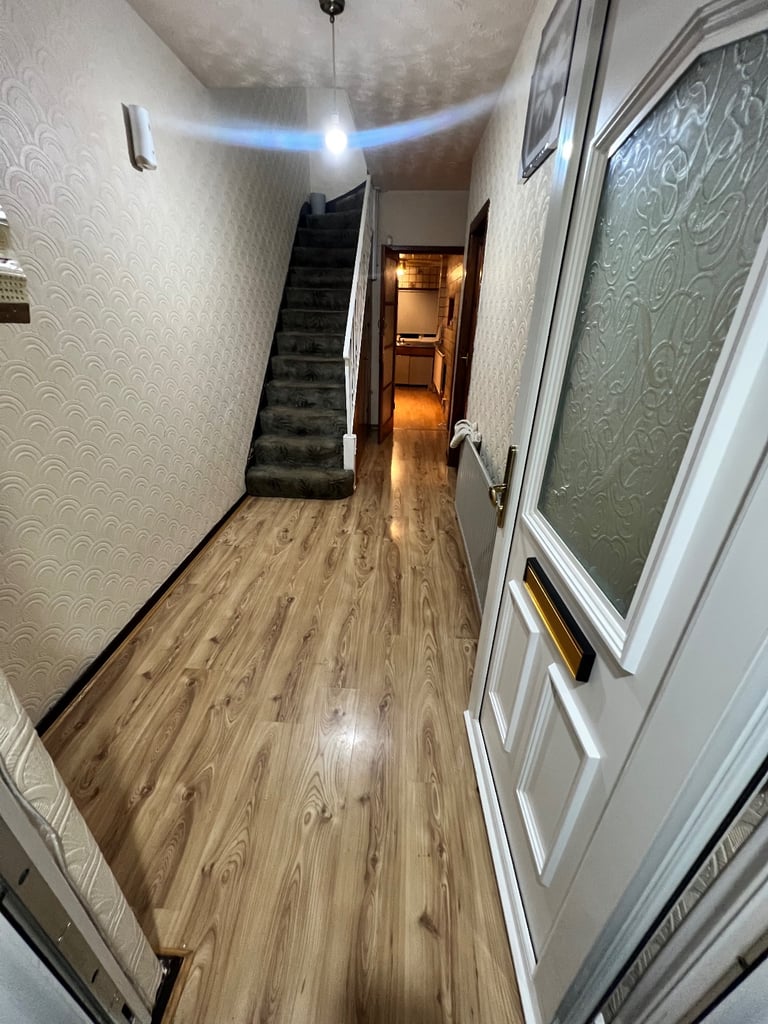 1 A double room - An Excellent Large Bright Double bedroom - 3mins to the train station for £150p/w
