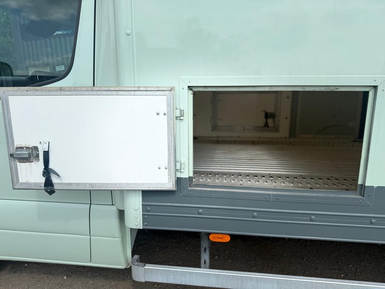 Mercedes Sprinter 2.1 516 Covered vehicle transporter racecar RWD L2 Euro 6