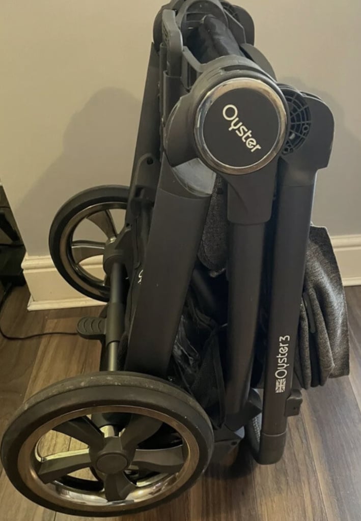 Oyster 3 Pram & Carrycot – Excellent Condition
