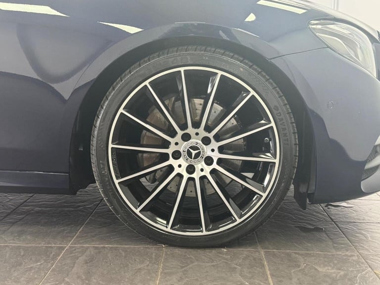 MERCEDES-BENZ E CLASS 2.0 E300d AMG Line Night Edition (Premium Plus) G-Tronic+