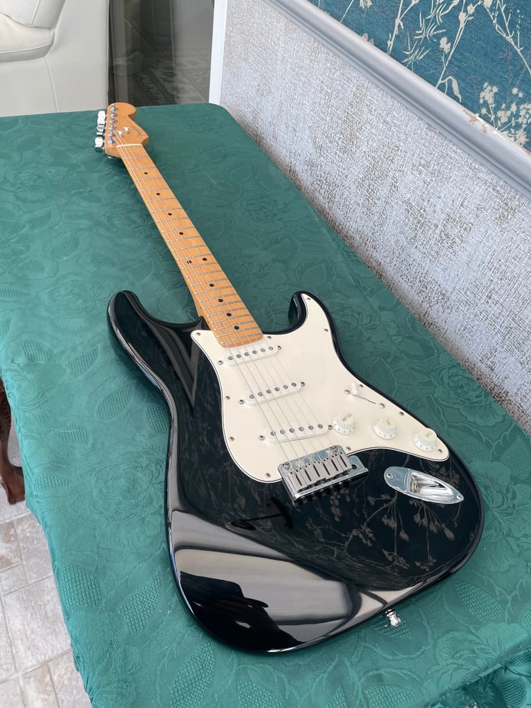 image for Trades 1995 fender USA American electric guitar standard strat Stratocaster 