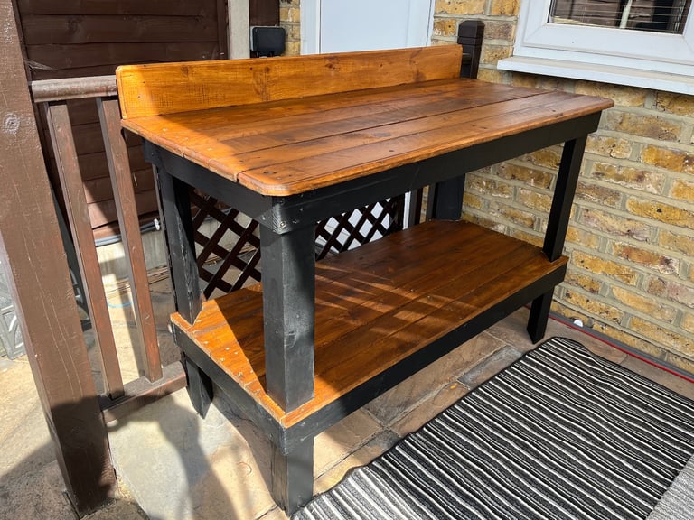 Garden work/potting bench or bbq side table / pizza table 