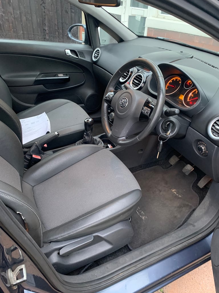 Vauxhall corsa 1.4 petrol , manual , 2008 - Image 8