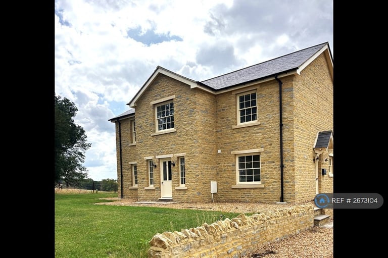 4 bedroom house in Crown Farm Road, Bedford, MK43 (4 bed) (#2673104)