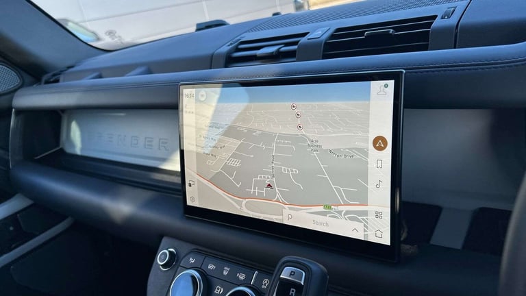 2024 Land Rover Defender 3.0 D300 X-Dynamic HSE 90 3dr Auto ESTATE DIESEL Automatic