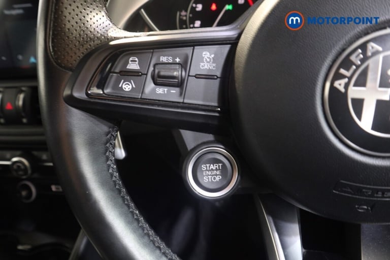 2022 Alfa Romeo Giulia 2.0 TB 280 Veloce [Performance brake] 4dr Auto Saloon Petrol Automatic