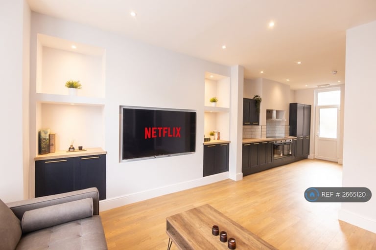 7 bedroom house in Gresford Avenue, Liverpool, L17 (7 bed) (#2665120)