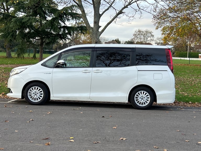 2015 Toyota Noah MPV Hybrid Electric  Automatic