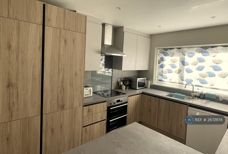 5 bedroom house in Teversal Avenue, Nottingham, NG7 (5 bed) (#2672974)