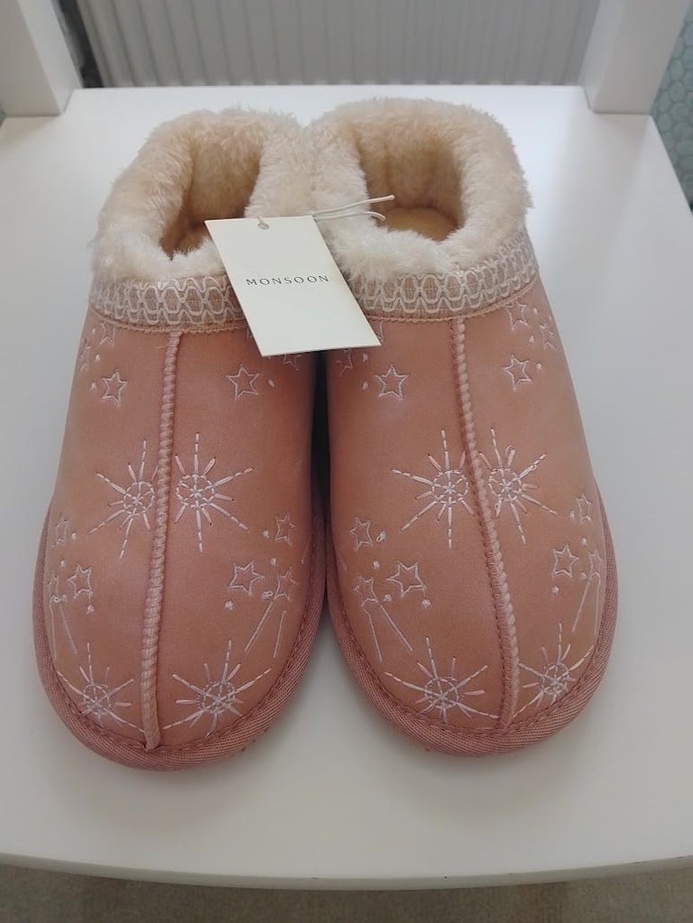 image for NEW MONSOON SLIPPERS-MEDIUM ( PROCEEDS TO GUIDE DOGS )