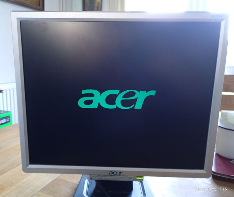 image for Acer 18 inch Computer Monitor - full working order