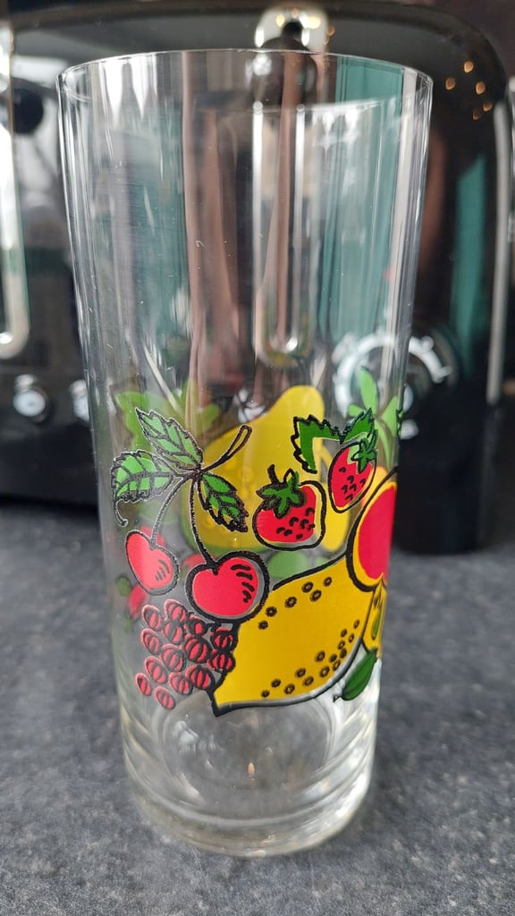 KITSCH ● FRUIT DESIGN ● DRINKING GLASSES ● RETRO 