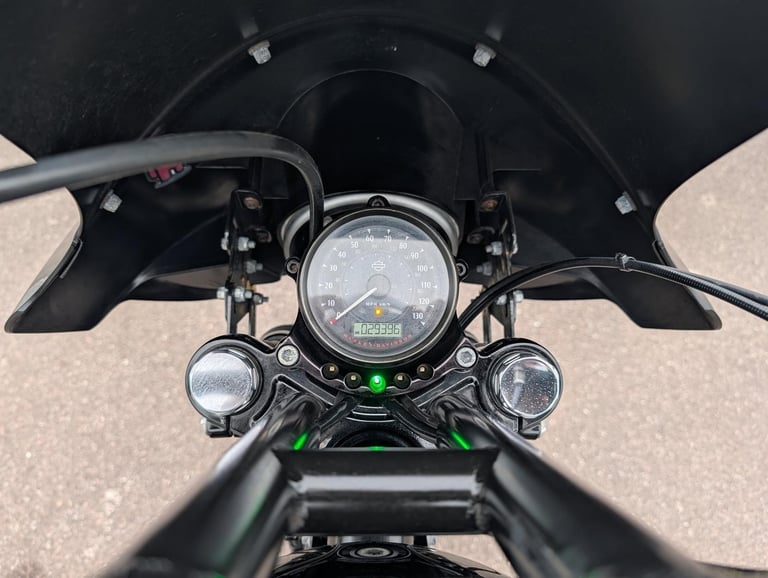 HARLEY-DAVIDSON SPORTSTER XL883N IRON