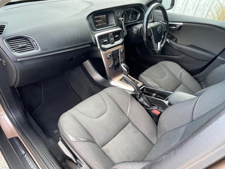2014 Volvo V40 Cross Country 1.6 D2 CROSS COUNTRY SE AUTOMATIC 5-Door Diesel