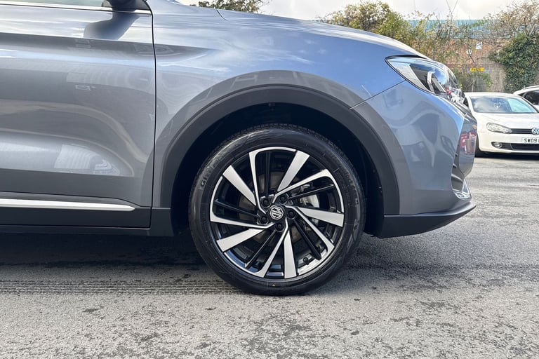 2025 MG MG ZS 106600 Hatchback Hybrid Automatic