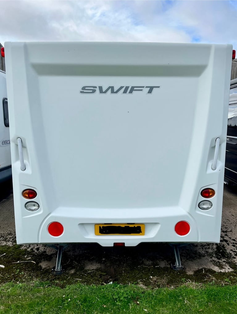 2013 SWIFT ACE VICEROY 4 BERTH CARAVAN IN EXCELLENT CONDITION