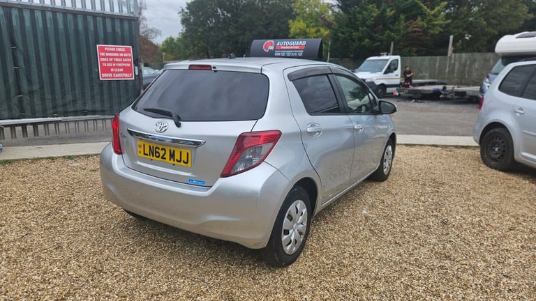 2012 Toyota yaris automatic 1.3 petrol
