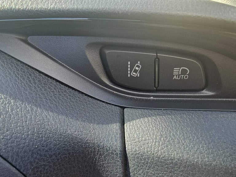 2018 Toyota Yaris 1.5 VVT-h Icon Tech E-CVT Euro 6 (s/s) 5dr Hatchback HYBRID ELECTRIC Automatic