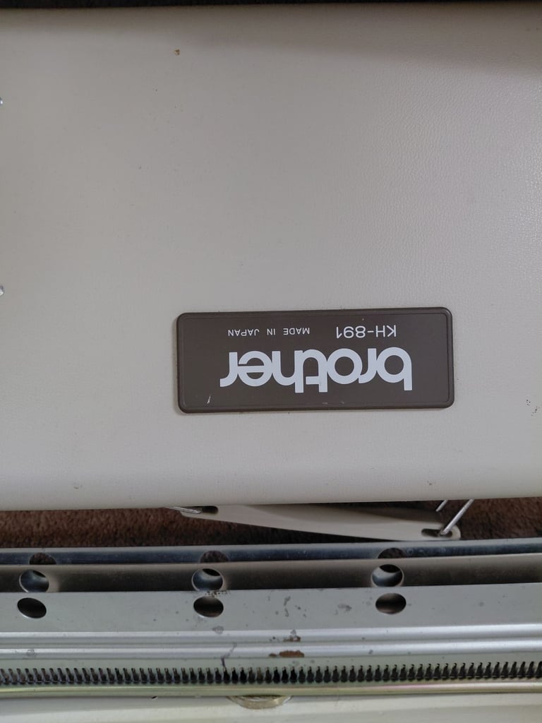 Knitting machine and accessories