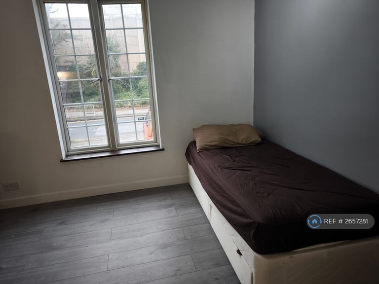 1 bedroom in Western Road, Romford, RM1 (#2657281)