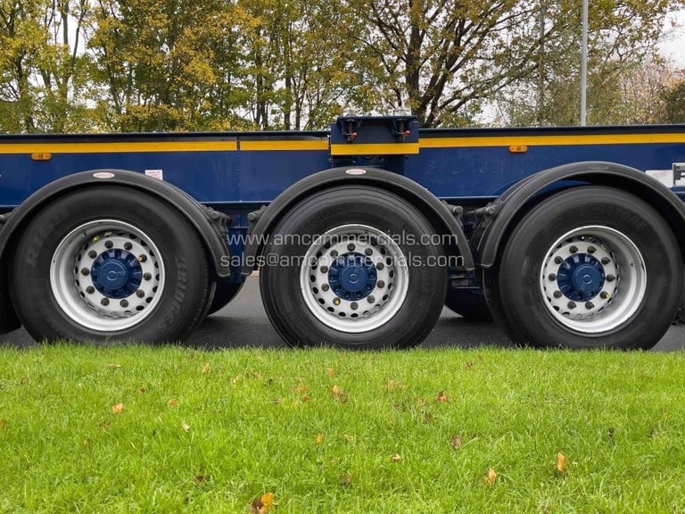 DENNISON SLIDING SKELETAL TRAILER
