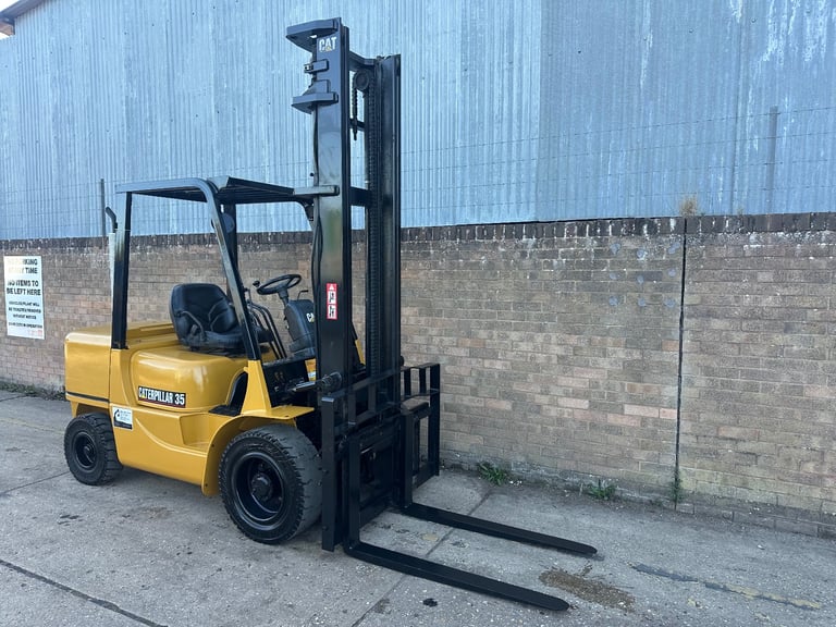 Caterpillar 3.5t diesel forklift, clear view mast, sideshift 
