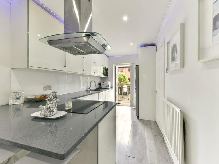 🏡 Bright and spacious room available in the heart of Baker Street 🏡