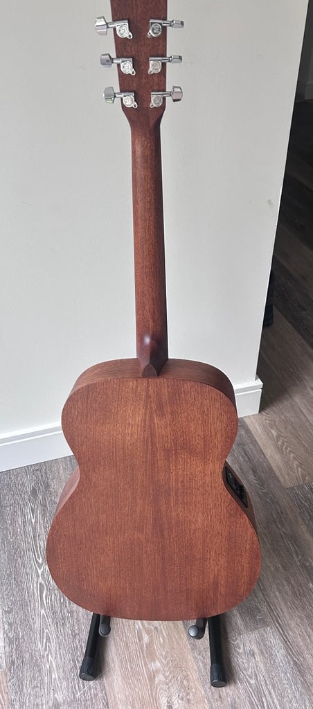 Sigma 000ME Acoustic Guitar with gig bag 