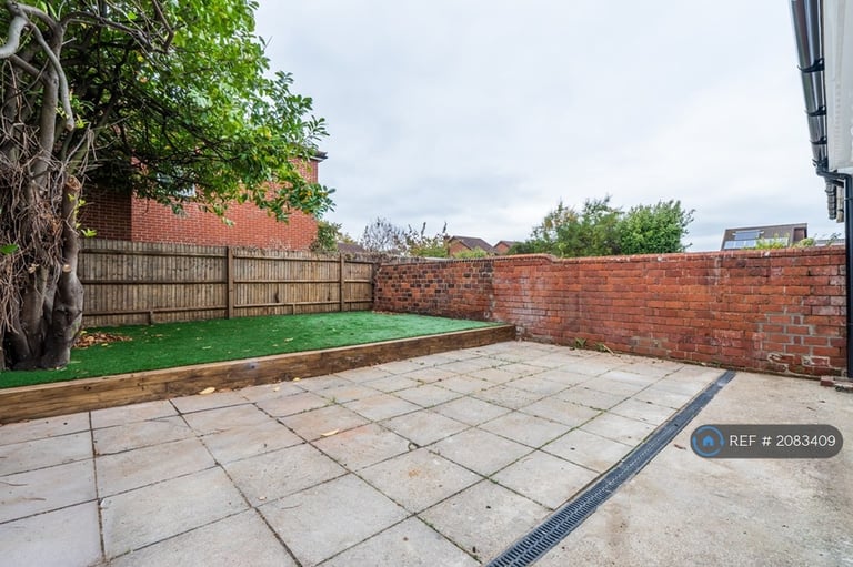 3 bedroom house in Hill Lane, Southampton, SO15 (3 bed) (#2083409)
