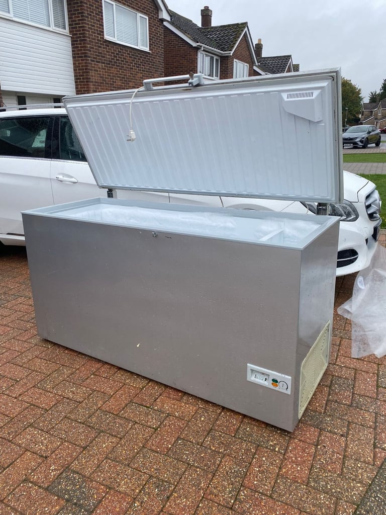 Full Size Chest Freezer Fully Functional Condition (Home Delivery Free)