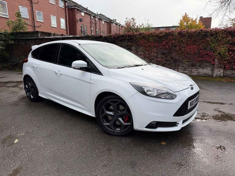 2013 Ford Focus 2.0T EcoBoost ST-2 Euro 5 (s/s) 5dr HATCHBACK Petrol Manual