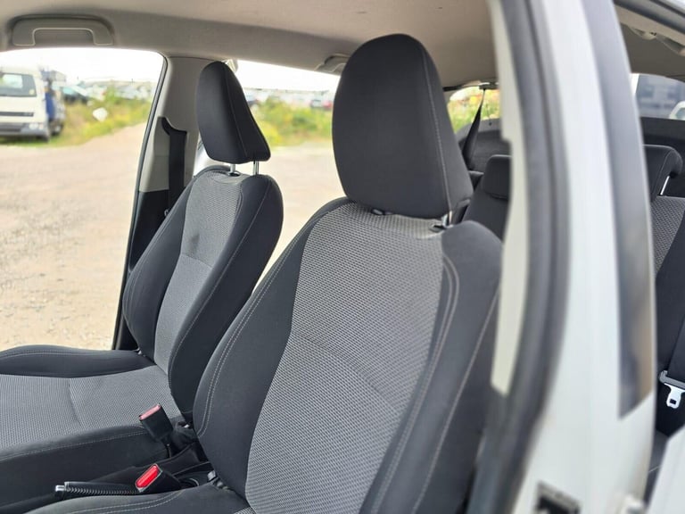 2016 Toyota Yaris 1.5 VVT-h Icon Hatchback 5dr Petrol Hybrid E-CVT Euro 6 (101 ps) Hatchback Hybr...