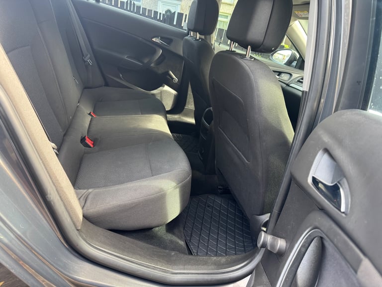 Vauxhall, INSIGNIA, Hatchback, 2015, Manual, 1956 (cc), 5 doors