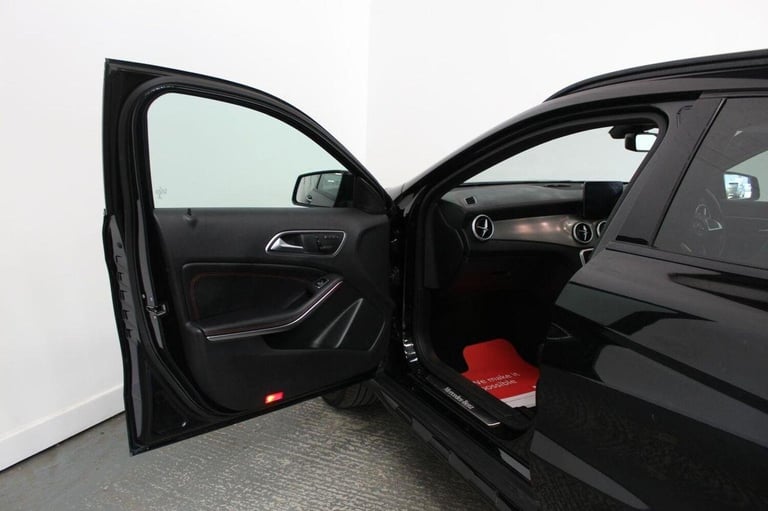 MERCEDES-BENZ GLA CLASS 2.1 GLA220d AMG Line (Premium Plus) 7G-DCT 4MATIC Euro