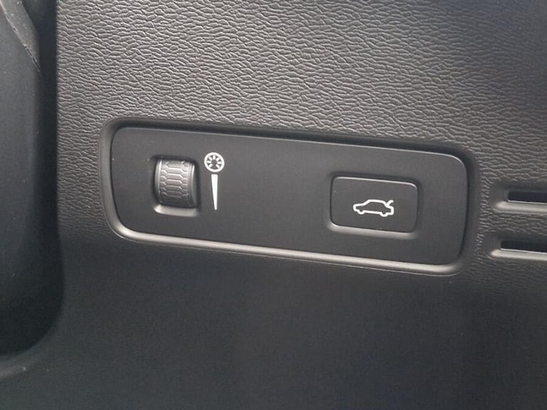 2022 Volvo XC40 2.0 B4 MHEV Inscription Pro SUV 5dr Petrol Hybrid DCT Auto AWD Euro 6 (s/s) ESTAT...