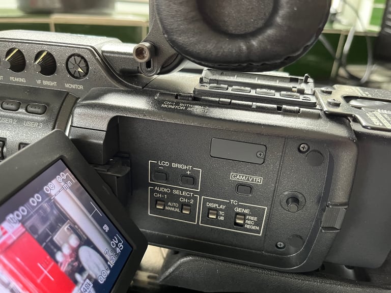 VIDEO CAMERA: JVC GY-HD101 WITH ACCESSORIES
