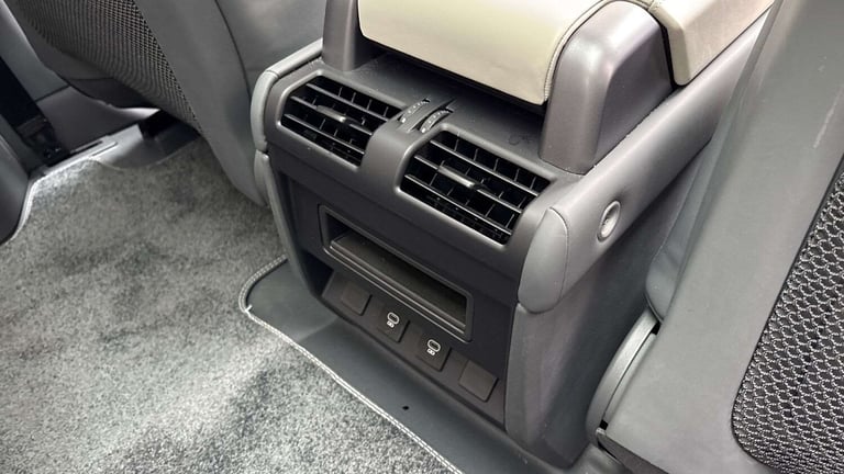 2024 Land Rover Defender 3.0 D250 X-Dynamic HSE 90 3dr Auto ESTATE DIESEL Automatic