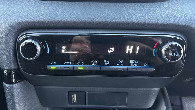 2022 Toyota Yaris 1.5 Hybrid Design 5dr CVT HATCHBACK PETROL/ELECTRIC Automatic