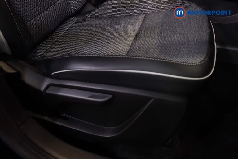 2023 Renault Captur 1.6 E-Tech Plug-in hybrid 160 Techno 5dr Auto SUV Hybrid Automatic