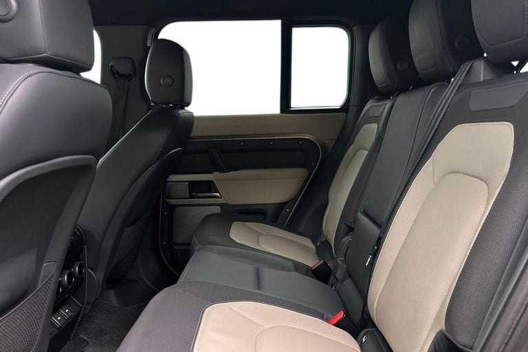  Land Rover Defender 130 3.0 D300 MHEV X-Dynamic SE SUV 5dr Diesel Auto 4WD Euro 6 (s/s) (300 ps)...