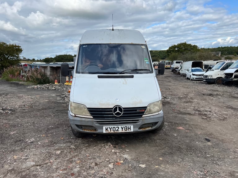 Mercedes-Benz sprinter breaking 