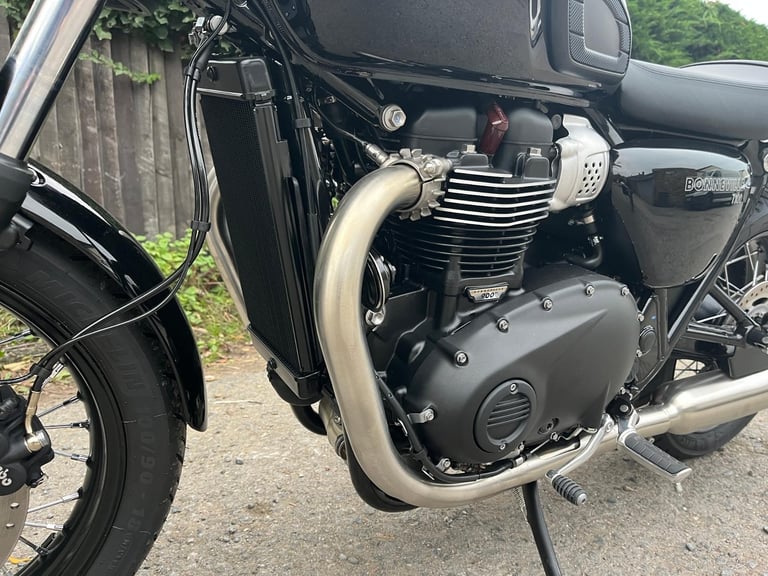 TRIUMPH BONNEVILLE T100, 2025(75), 6 DELIVERY MILES, STUNNING MOTORCYCLE, £8995