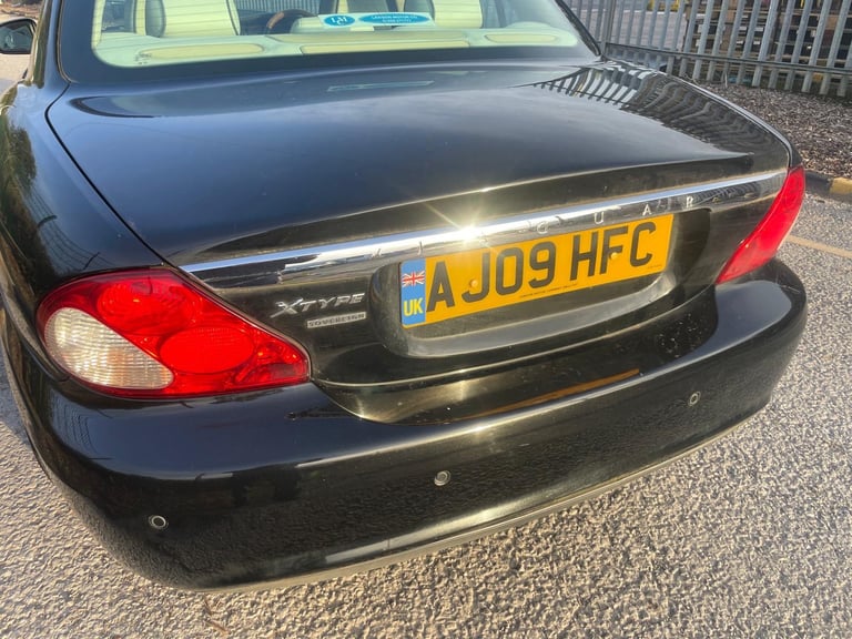 JAGUAR X-TYPE 2.2 D SOVEREIGN 09 REG BLACK 4 DOOR SALOON MOT DECEMBER 12TH 2025 SERVICE HISTORY